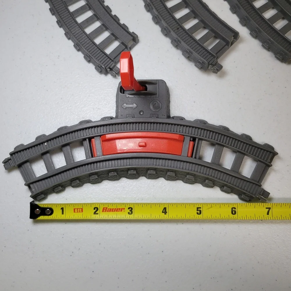 Thomas and Friends TrackMaster Replacement Curved Track with‎ Stop Switch GLK80
